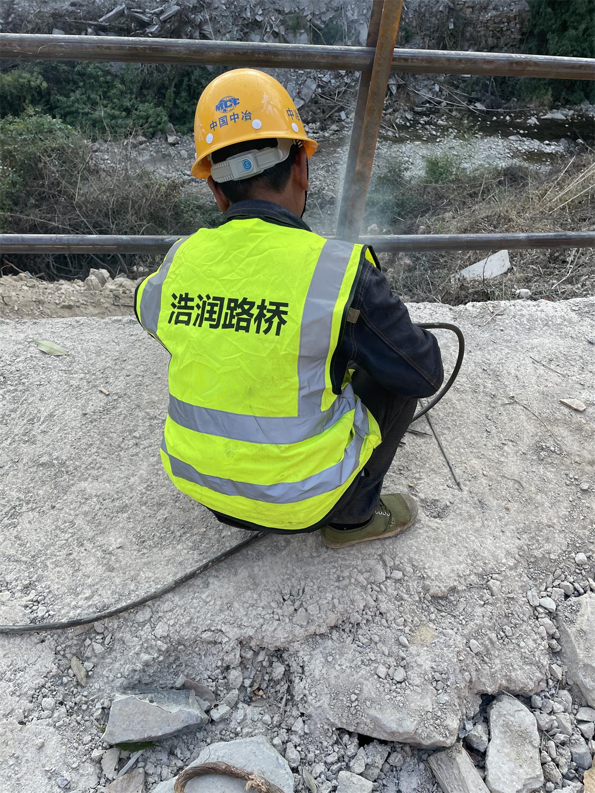 湖南浩潤路橋機(jī)械有限公司,郴州公路鋼橋設(shè)計制造加工,郴州鋼管樁橋梁設(shè)計制造加工